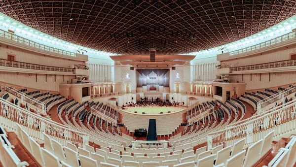 Панорама концертного зала имени П.И. Чайковского в Москве - Sputnik Азербайджан