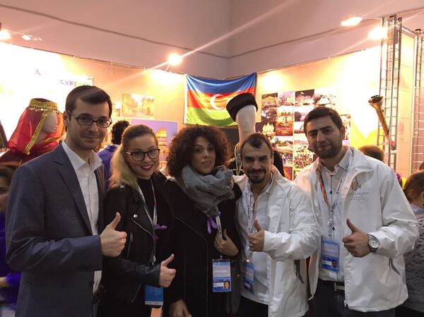 Актеры Азербайджанского государственного русского драматического театра на XIX Всемирном фестивале молодежи и студентов Актеры Азербайджанского государственного русского драматического театра на XIX Всемирном фестивале молодежи и студентов - Sputnik Азербайджан