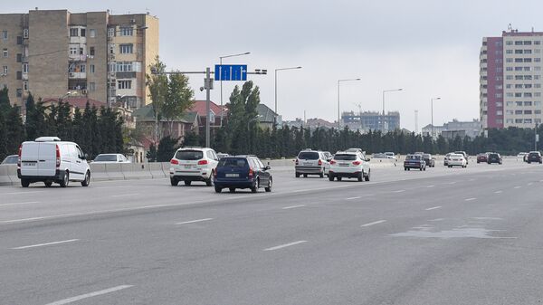 Движение транспорта на трассе Баку-Сумгайыт, фото из архива - Sputnik Azərbaycan