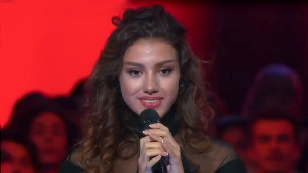 Выступление Назрин Эфендизаде на сцене международного вокального проекта Голос Турции - Sputnik Азербайджан