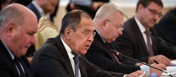 Министр иностранных дел РФ Сергей Лавров на заседании Совета глав субъектов РФ в Доме приемов МИД России, 27 октября 2017 года Министр иностранных дел РФ Сергей Лавров на заседании Совета глав субъектов РФ в Доме приемов МИД России, 27 октября 2017 года - Sputnik Азербайджан