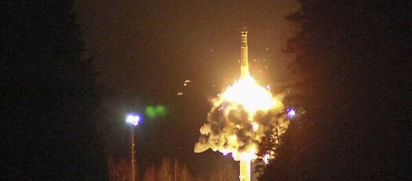 Запуск межконтинентальной баллистической ракеты с космодрома Плесецк. 26 октября 2017 года Запуск межконтинентальной баллистической ракеты с космодрома Плесецк. 26 октября 2017 года - Sputnik Азербайджан