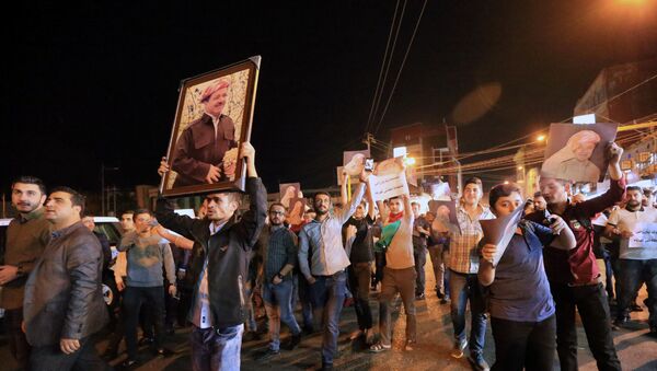 Митинг в поддержку президента Курдистана Масуда Барзани Ирак 29 октября 2017 года - Sputnik Азербайджан