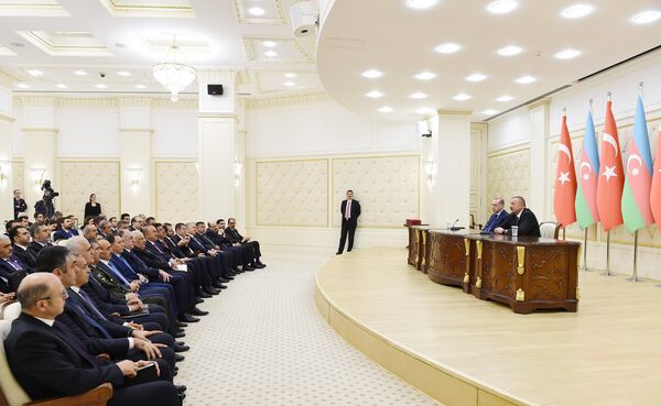 Президенты Азербайджана и Турции выступили с заявлениями для печати Президенты Азербайджана и Турции выступили с заявлениями для печати - Sputnik Азербайджан