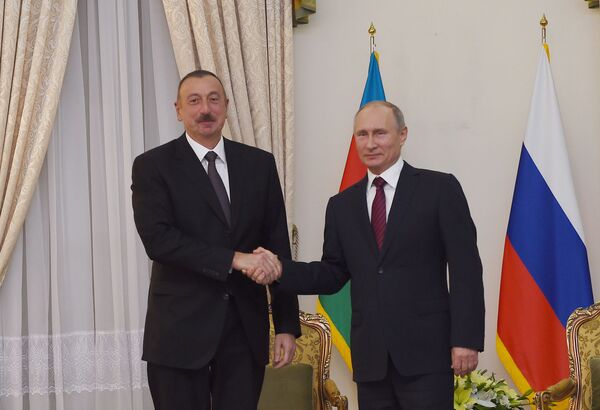 Президент Азербайджана Ильхам Алиев и президент Российской Федерации Владимир Путин во время встречи в Тегеране, 1 ноября 2017 года Президент Азербайджана Ильхам Алиев и президент Российской Федерации Владимир Путин во время встречи в Тегеране, 1 ноября 2017 года - Sputnik Азербайджан