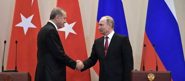 Президент РФ Владимир Путин и президент Турции Реджеп Тайип Эрдоган во время совместной пресс-конференции по итогам встречи Президент РФ Владимир Путин и президент Турции Реджеп Тайип Эрдоган во время совместной пресс-конференции по итогам встречи - Sputnik Азербайджан