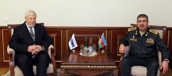 Министр обороны Азербайджанской Республики генерал-полковник Закир Гасанов встретился с личным представителем действующего председателя ОБСЕ Анджеем Каспшиком - Sputnik Азербайджан