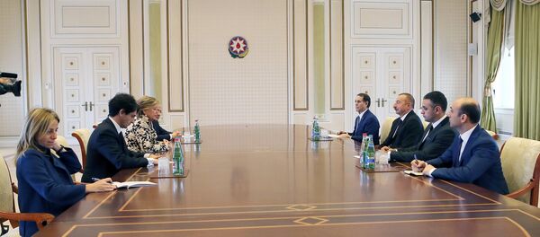 Президент Ильхам Алиев принял делегацию во главе с зампредом Сената Италии Президент Ильхам Алиев принял делегацию во главе с зампредом Сената Италии - Sputnik Азербайджан