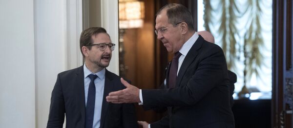 Министр иностранных дел РФ Сергей Лавров (справа) и генеральный секретарь ОБСЕ Томас Гремингер во время встречи в Москве - Sputnik Азербайджан