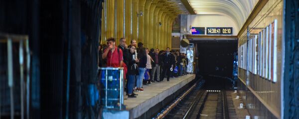 Вид из туннеля на одну из станций Бакинского метрополитена, архивное фото Вид из туннеля на одну из станций Бакинского метрополитена, архивное фото - Sputnik Азербайджан