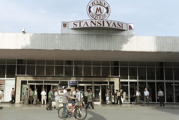 Станция метро Бакы Совети (ныне Ичеришехер) в Баку. 1 июля 2004 года Станция метро Бакы Совети (ныне Ичеришехер) в Баку. 1 июля 2004 года - Sputnik Азербайджан