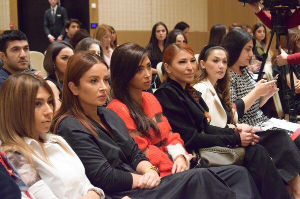 Пресс-конференция посвященная открытию Baku Fashion Week Пресс-конференция посвященная открытию Baku Fashion Week - Sputnik Азербайджан