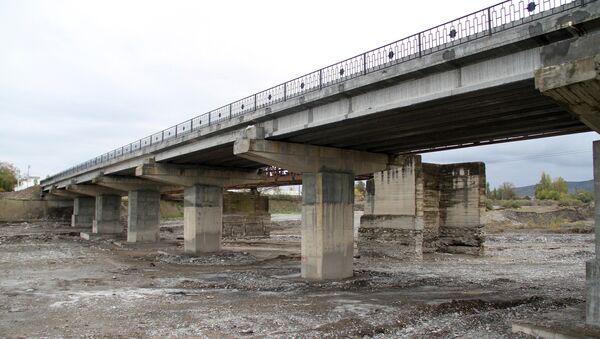 Мост через реку Вельвеле после восстановления - Sputnik Азербайджан