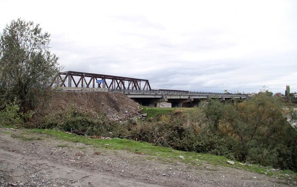 Мост через реку Вельвеле после восстановления - Sputnik Азербайджан