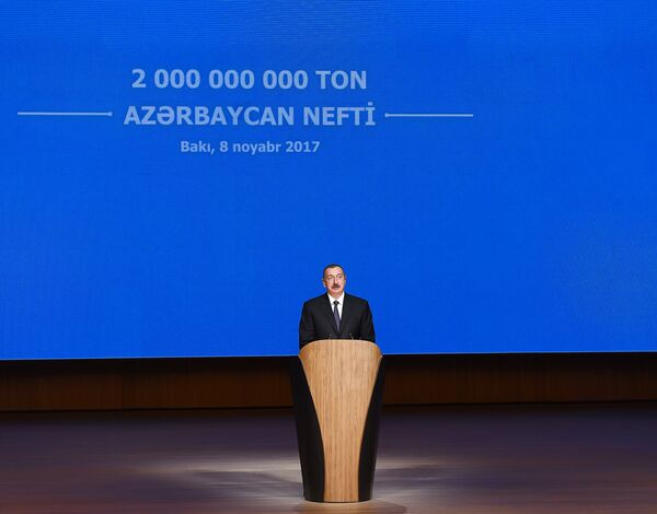 Церемония по случаю добычи в Азербайджане двух миллиардов тонн нефти Церемония по случаю добычи в Азербайджане двух миллиардов тонн нефти - Sputnik Азербайджан