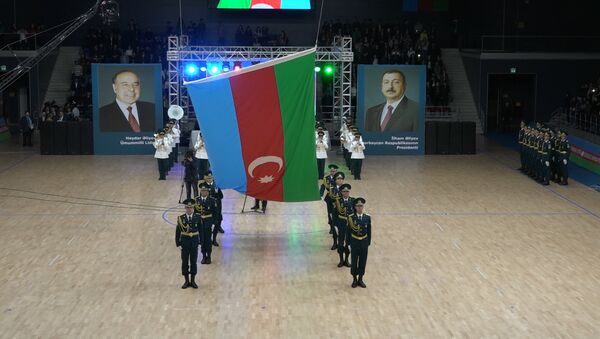 Азербайджанский триколор чествуют в Баку - Sputnik Азербайджан