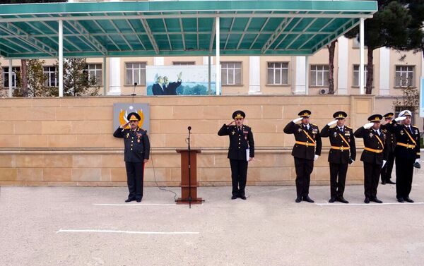 Церемония вручения боевых знамен специальным учебным заведениям Министерства обороны Азербайджана - Sputnik Азербайджан