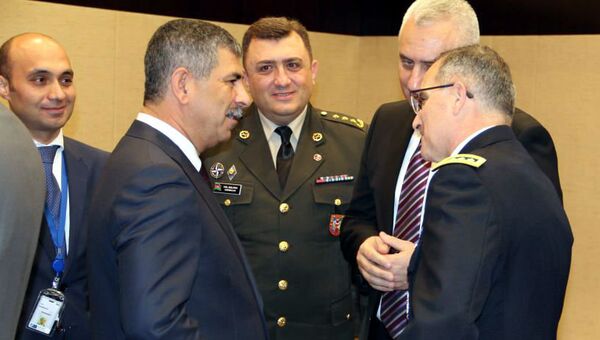 Министр обороны Азербайджана генерал-полковник Закир Гасанов с главами оборонных ведомств, принимающих участие в заседании НАТО в Брюсселе Министр обороны Азербайджана генерал-полковник Закир Гасанов с главами оборонных ведомств, принимающих участие в заседании НАТО в Брюсселе - Sputnik Азербайджан