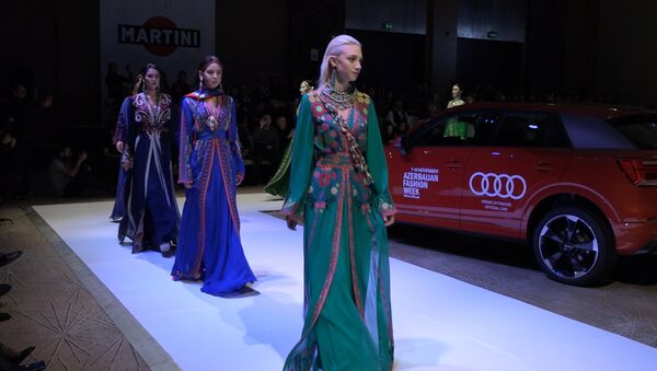Высокая мода Востока на Azerbaijan Fashion Week - Sputnik Азербайджан