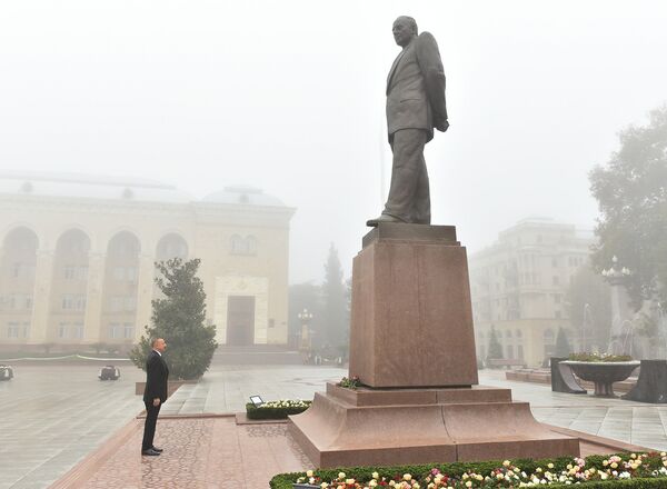 Президент Ильхам Алиев прибыл в город Гянджа Президент Ильхам Алиев прибыл в город Гянджа - Sputnik Азербайджан
