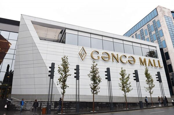 Ильхам Алиев ознакомился с условиями, созданными в торговом центре Ganja Mall Ильхам Алиев ознакомился с условиями, созданными в торговом центре Ganja Mall - Sputnik Азербайджан