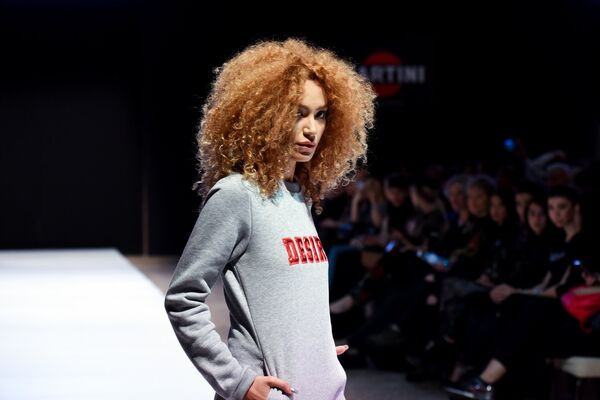 Второй день Azerbaijan Fashion Week весна-лето 2018 - Sputnik Азербайджан