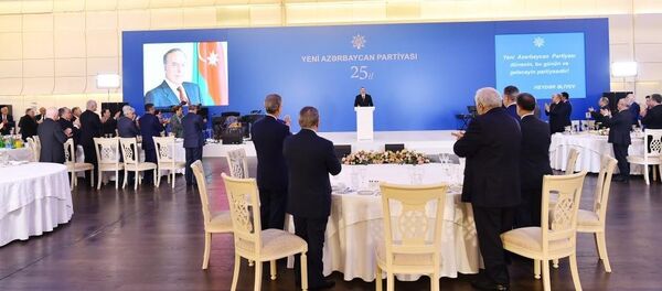 Президент принял участие в торжественной церемонии по случаю 25-й годовщины создания партии Ени Азербайджан - Sputnik Азербайджан