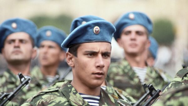 Военный парад в Ереване в день независимости, фото из архива - Sputnik Азербайджан