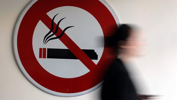 Знак Курить запрещено, фото из архива - Sputnik Азербайджан