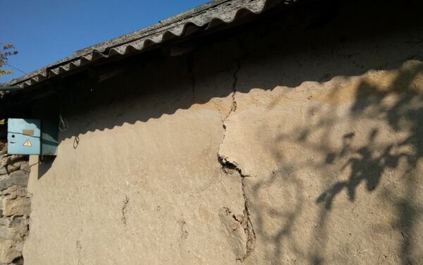 В Шеки во время землетрясения в одном из домов образовались трещины - Sputnik Азербайджан