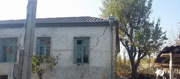 Разрушенный в результате землетрясения частный дом жительницы села Учоглан Агдамского района Захры Сафаровой Разрушенный в результате землетрясения частный дом жительницы села Учоглан Агдамского района Захры Сафаровой - Sputnik Азербайджан