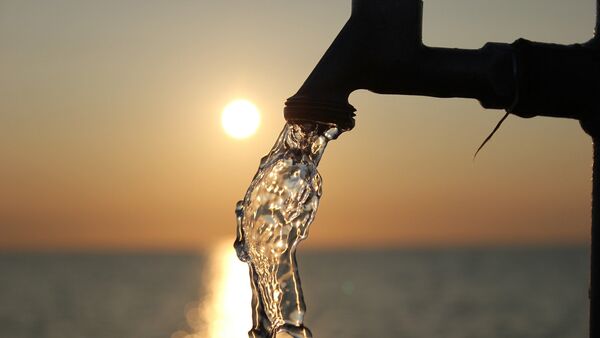 Вода на фоне заката, фото из архива - Sputnik Azərbaycan