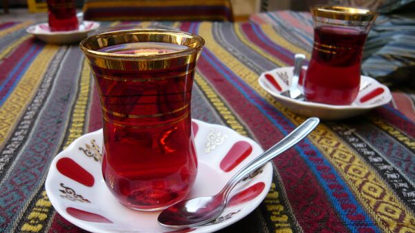 Armudu stəkanda çay, arxiv şəkli - Sputnik Azərbaycan