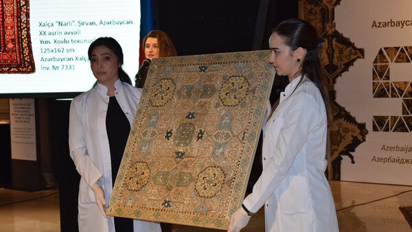 Композиция художественной вышивки, относящиеся к Карабахскому искусству ковроткачества - Sputnik Азербайджан