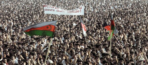 Жители Баку и Азербайджана на митинге в 1988 году Жители Баку и Азербайджана на митинге в 1988 году - Sputnik Азербайджан