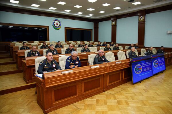 Проведено служебное совещание с руководящим составом, привлеченным к командно-штабным военным играм Проведено служебное совещание с руководящим составом, привлеченным к командно-штабным военным играм - Sputnik Азербайджан