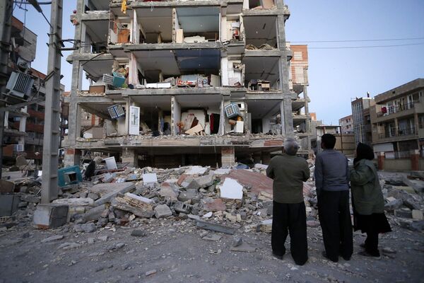 Последствия землетрясения в городе Сарполь-э-Захаб на западе Ирана. - Sputnik Азербайджан