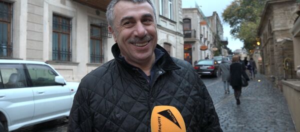 Доктор Комаровский привез в Баку золотую таблетку Доктор Комаровский привез в Баку золотую таблетку - Sputnik Азербайджан