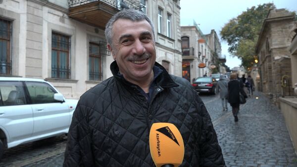 Доктор Комаровский привез в Баку золотую таблетку - Sputnik Азербайджан