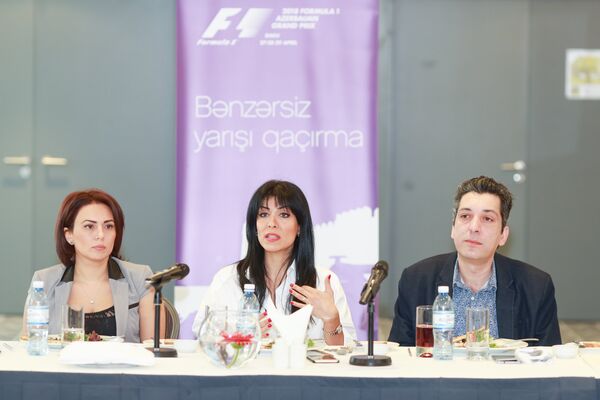 Bakı Şəhər halqasının təşkilatçılığı ilə dəyirmi masa Bakı Şəhər halqasının təşkilatçılığı ilə dəyirmi masa - Sputnik Azərbaycan