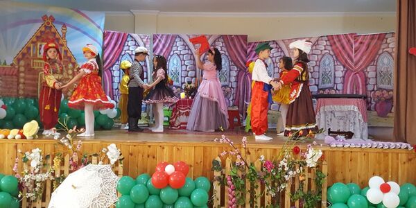 В школе №17 города Баку прошел литературно-музыкальный утренник, посвященный 130-летию С.Маршака В школе №17 города Баку прошел литературно-музыкальный утренник, посвященный 130-летию С.Маршака - Sputnik Азербайджан