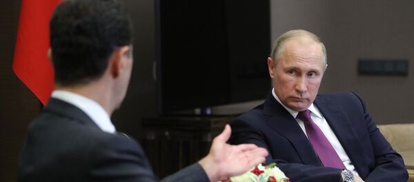 Президент РФ Владимир Путин и президент Сирии Башар Асад (слева) во время встречи Президент РФ Владимир Путин и президент Сирии Башар Асад (слева) во время встречи - Sputnik Азербайджан