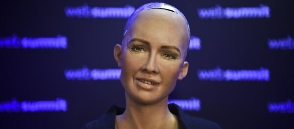 Человекоподобный робот София, разработанный специалистом фирмы Hanson Robotics Дэвидом Хэнсоном - Sputnik Азербайджан