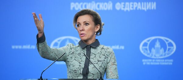 Официальный представитель министерства иностранных дел России Мария Захарова во время брифинга в Москве Официальный представитель министерства иностранных дел России Мария Захарова во время брифинга в Москве - Sputnik Азербайджан