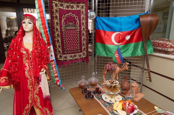 Стенд Азербайджана на конкурсе Мисс достояние нации в Хабаровске Стенд Азербайджана на конкурсе Мисс достояние нации в Хабаровске - Sputnik Азербайджан