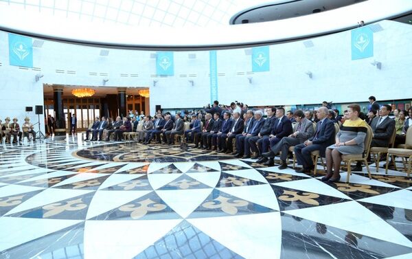 В Астане проходит презентация книги Нурсултан Назарбаев: Жизненный путь - Sputnik Азербайджан