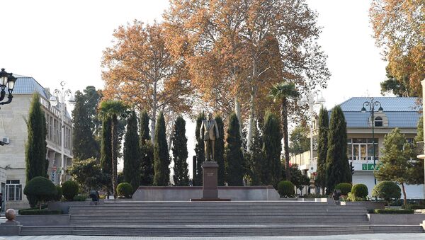 Памятник Гейдару Алиеву в центре города Тертер - Sputnik Азербайджан