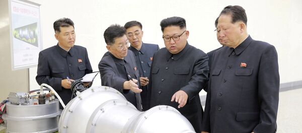 Ким Чен Ун дает рекомендации по программе ядерного оружия, Пхеньян 3 сентября 2017 года - Sputnik Азербайджан