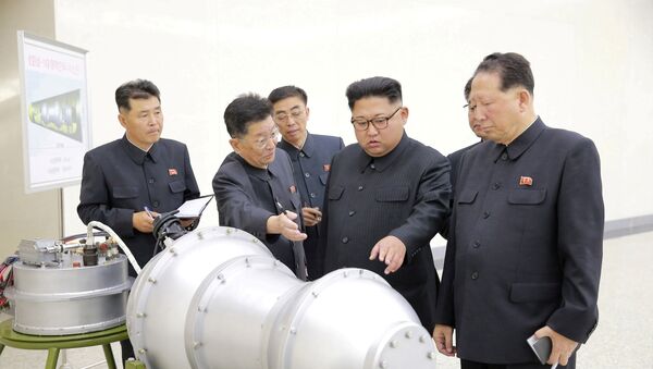 Ким Чен Ун дает рекомендации по программе ядерного оружия, Пхеньян 3 сентября 2017 года - Sputnik Азербайджан