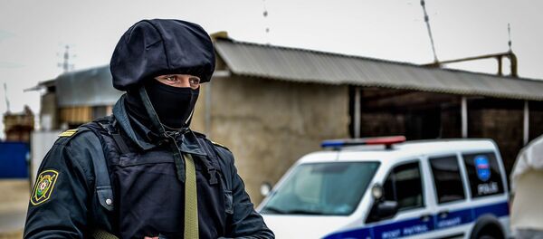 Полицейский в Нардаране, фото из архива Полицейский в Нардаране, фото из архива - Sputnik Азербайджан